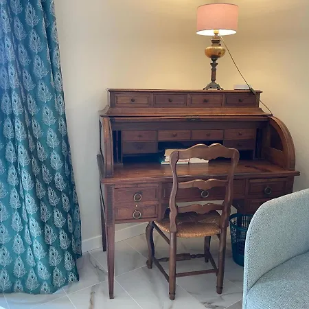 Rez-de-chaussee Dans Grand Jardin Provencal, A La Tatiana