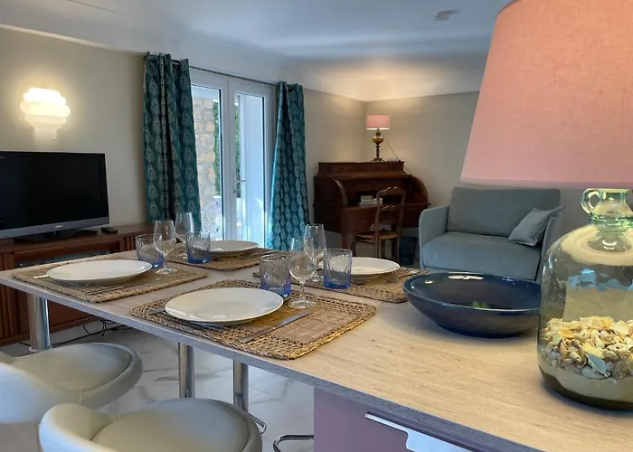 Rez-de-chaussee Dans Grand Jardin Provencal, A La Tatiana Apartment Antibes