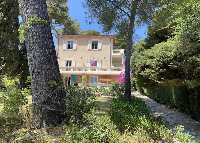 Apartment Rez-de-chaussee Dans Grand Jardin Provencal, A La Tatiana Antibes