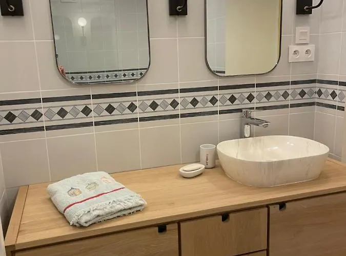 Rez-de-chaussee Dans Grand Jardin Provencal, A La Tatiana Apartment